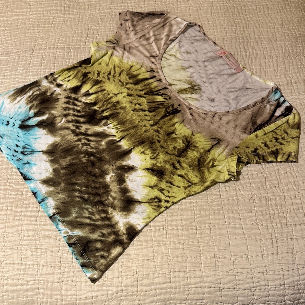 On Short Sleeve Tee in Green and Blue Tie-Dye. Like new. Stretch fabric.